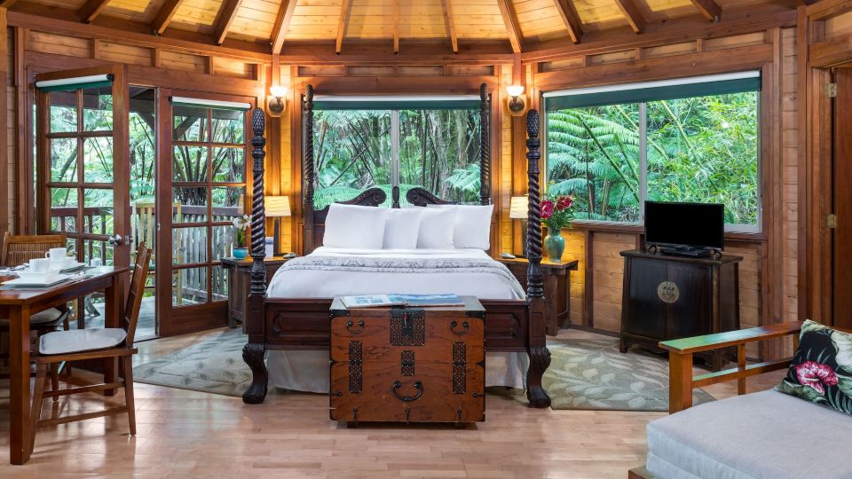 Volcano Village Lodge