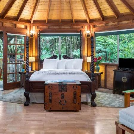 Volcano Village Lodge