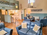 Rainforest Chapel Hotels in West Dean