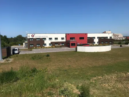 The Originals City, l'Haut' Aile, Coquelles-Calais Tunnel s/Manche l'Hautaile Отели рядом с достопримечательностью «Field of the Cloth of Gold / Camp du Drap d'Or (7-24 June 1520)»