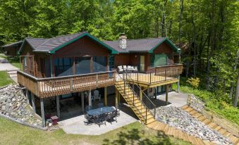 Spruce Haven 3 Bedroom Home by RedAwning