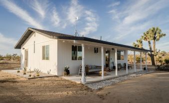 Mojave Mesa - Desert Views & Desert Style 1 Bedroom Home by RedAwning