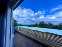 Old Crow Hotel and Suites - Pemandangan Pantai