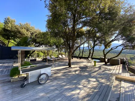 Hôtel la Maison de Crillon Отели в г. Мазан