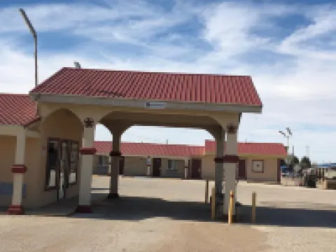 Executive Inn Snyder فنادق في سنايدر