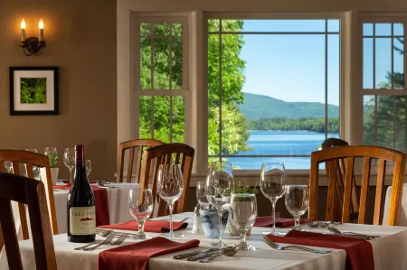 Inn at Pleasant Lake Отели в г. Саттон