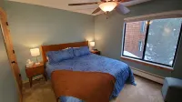 Minutes from Downtown Truckee! Biking, hiking, shopping, restaurants...