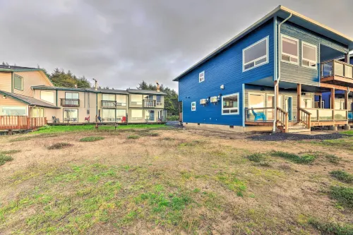 Sanderling Sea Cottages, Unit 3 w/ Private Balcony Hotels in Waldport