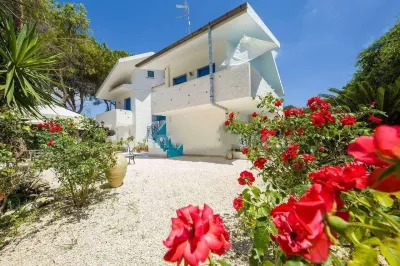 Suite House l'Isola Che Non C'è Hotels near Fontane Bianche Beach