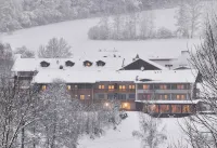 Hotel der Bäume Hotels near Parish Church of St. Bartholomew
