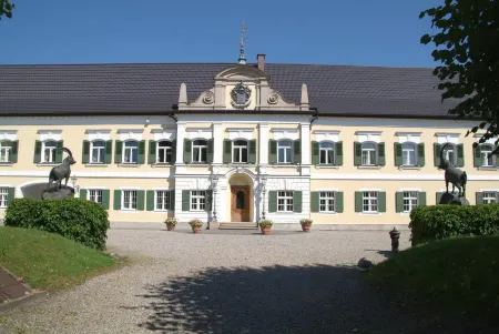 Hotel Zur Schloss-Schmiede Отели в г. Пётмес