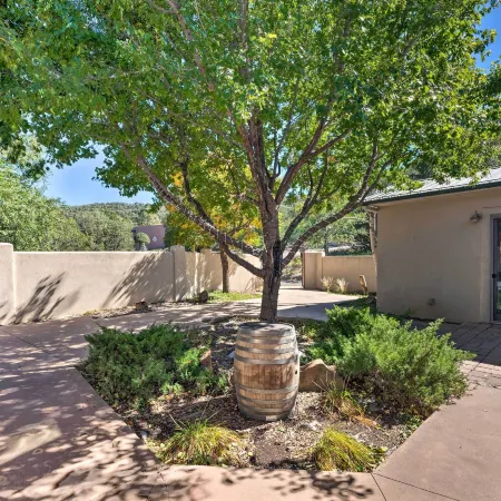 'Doc's Retreat' in Ruidoso Downs w/ Mtn Views