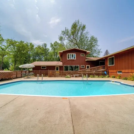 Group-Friendly Lake Erie Getaway w/ Private Yard