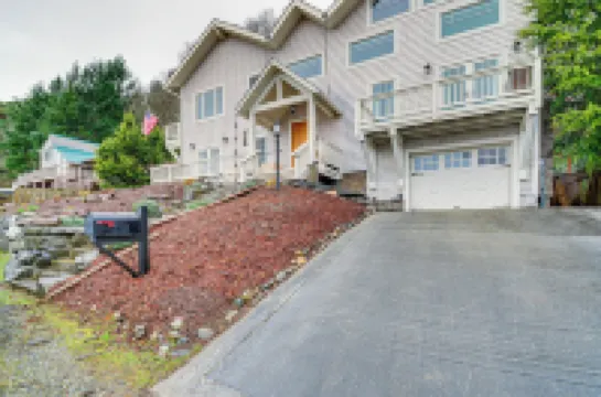 Luxury Vashon Vacation Rental w/ Beach Access!