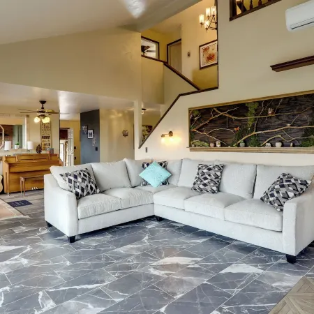 Family-Friendly Utah Home Deck, Mountain Views! Hoteles en Condado de Uintah