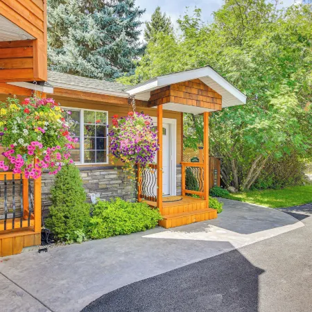 Homey Pet-Friendly Libby Cottage w/ Yard by Creek!