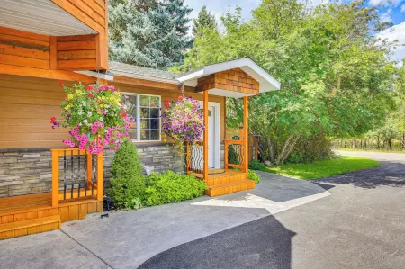 Homey Pet-Friendly Libby Cottage w/ Yard by Creek!