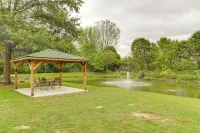On-site Lake & Gazebo: Cabin in Yellow Springs!