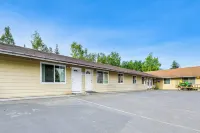 Walk to Parks: Snug Soldotna Sanctuary! - Homestays