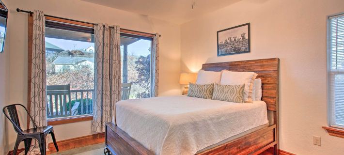 Updated Cabin w/ 360-Degree Mtn View: 1 Mi to Lake Hotels in Comanche County