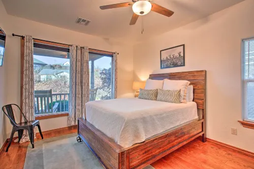 Updated Cabin w/ 360-Degree Mtn View: 1 Mi to Lake - 3-Star