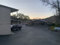 約翰戴美洲最佳價值酒店 - 停車場