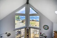 Lake-View Getaway 20 Mi to Olympic Natl Park! - Beach