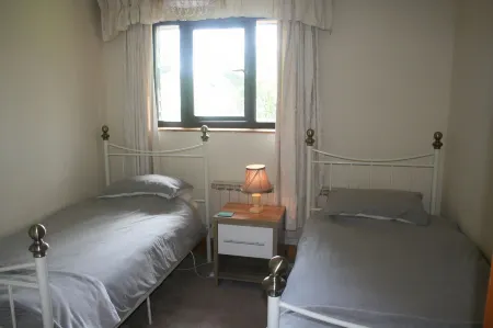 Barn Cottage - Farm Park Stay with Hot Tub, BBQ & Fire Pit Отели в г. Маур