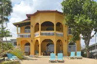 Blue Parrot Beach House Hotels in 