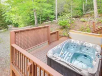 'Fox Den' w/ Hot Tub! 22 Mi to Cataloochee Skiing Hotels in Qualla