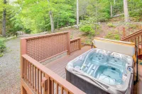 Charming 'Fox Den' Cabin in Whittier w/ Hot Tub! Hotels in Dillsboro