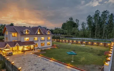 Robusta Retreat Hotels near Jamia Masjid Manigam
