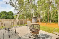 Beloit Home w/ Deck: 3 Mi to Health System Campus - bar
