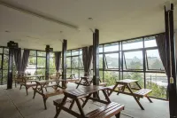 Miracle Signature Hills Hotels in Ciater