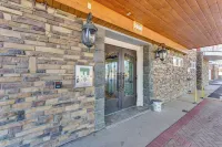 1 Mi to Skiing: Mtn-view Condo in Angel Fire! - 4 stjerner