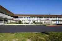 Super 8 by Wyndham Turlock Hotels near Bristol Park