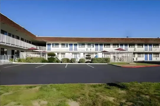 Super 8 by Wyndham Turlock