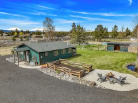 Cozy cabin just outside Sisters, pet friendly, great Mountain View’s, WiFi, & AC