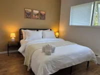Newly Updated- Top Floor- Bona Nook