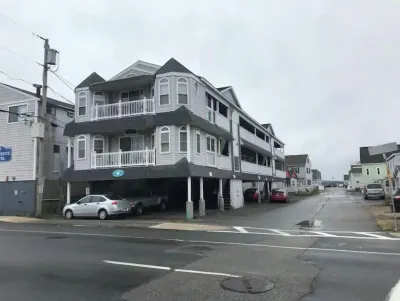 Hampton Beach Condo a Block off the Beach! Explore the Ocean World Oceanarium附近的飯店