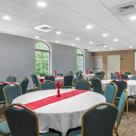 Best Western Manchester Inn Отели рядом с достопримечательностью «Арена «XL-центр»»