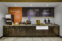 Hampton Inn & Suites by Hilton  Decatur - breakfast