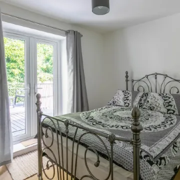Stylish 2Bd Family Hideaway in Dover