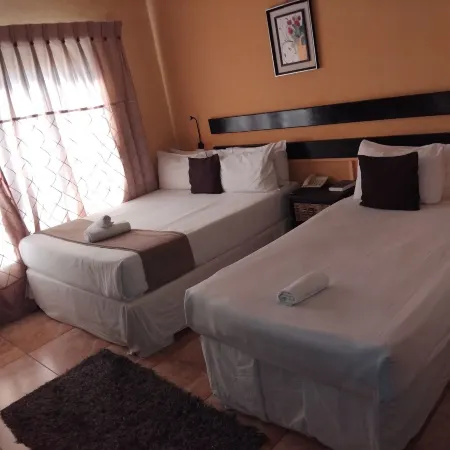 Sgegede Guest House Отели рядом с достопримечательностью «Торговый центр Wonderboom Junction»