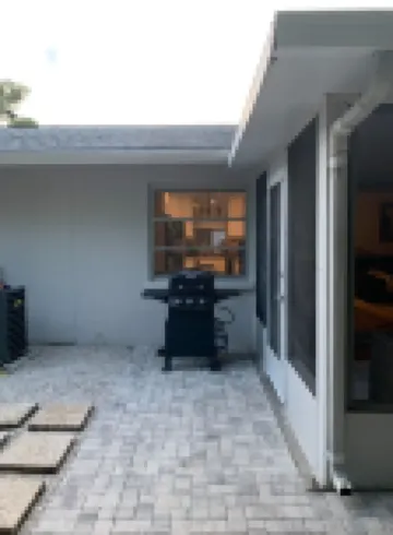 Venice Island Beach Retreat. 5 min walk to close beach-downtown. 1 minute by car
