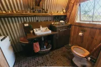 Quirky Barn Stay Experience, fully insulated, warm, beautiful mountain views, Hotels in Arthurs Point