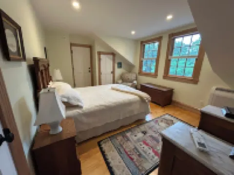 Chatham Village:  Large, Newly-Renovated 1 Bedroom Apartment in Antique Home