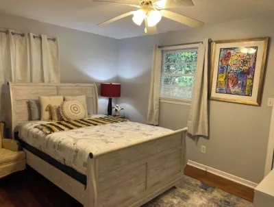 Cheerful & Peaceful Home near VSU, Downtown, Moody Hotel in zona Mathis Auditorium