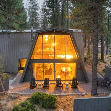 Alder by AvantStay Moody Retreat: Patio Hot Tub in Sunriver