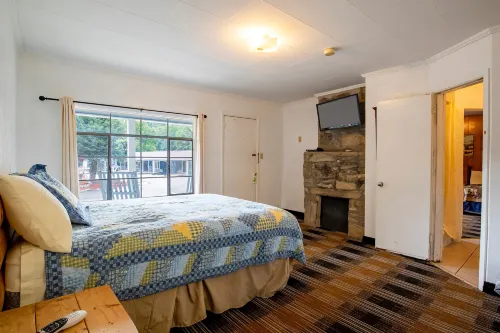 Lloyd's on the River Country Inn by OYO Hotel a Swain County